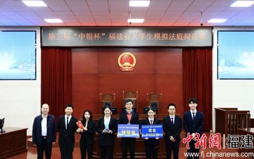 辩论赛颁奖现场，可乐小说网
供图